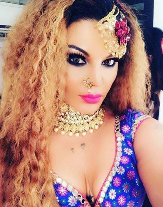 गाने की शूटिंग में हीरो से परेशान हुईं राखी, 'ठंडा' बोलकर उड़ाया मजाक