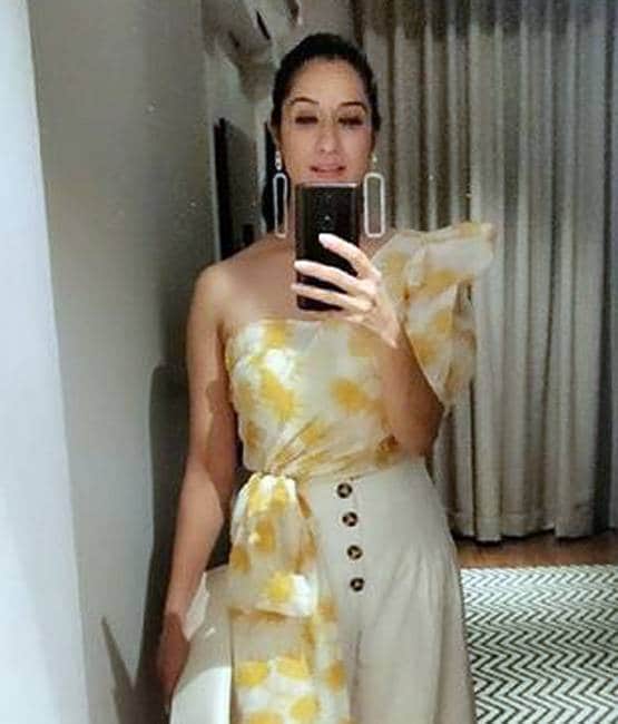 घर-घर जाकर बेचती थी चाकू-छुरी, ऐसे बनी करोड़पति