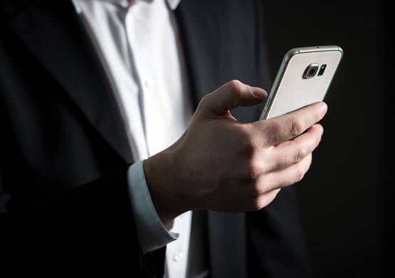 महिला ने 16 पुरुषों से बनाए संबंध, पति के सामने चैट से खुली पोल