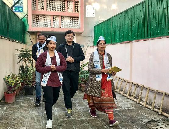 चुनाव प्रचार में उतरी 'केजरीवाल फैमिली', पिता के नक्शेकदम पर IITian बेटी