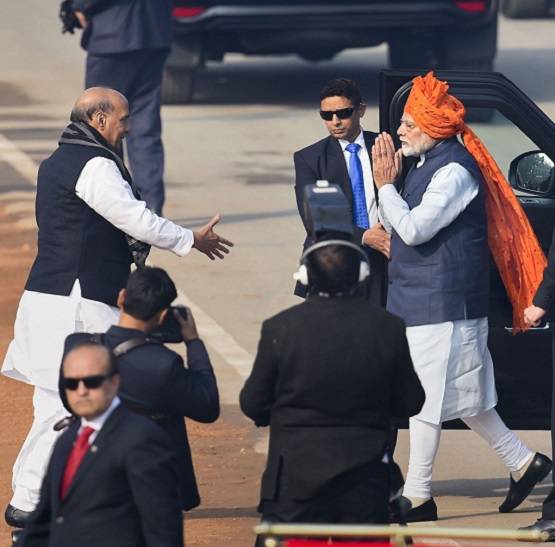 केसरिया पगड़ी-नीली सदरी, गणतंत्र दिवस पर इस अंदाज में नजर आए PM मोदी