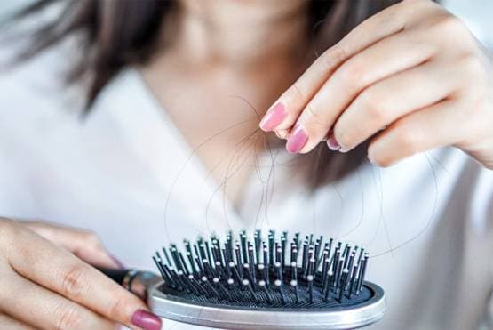 अगर इस तरह से झड़ रहे हैं बाल तो आप जल्द हो सकते हैं गंजे!