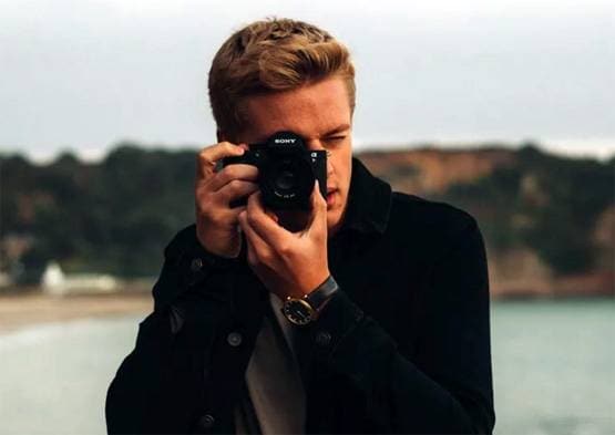 पति को खुश करने के लिए पत्नी ने कराया बोल्ड फोटोशूट, उल्टा पड़ गया दांव