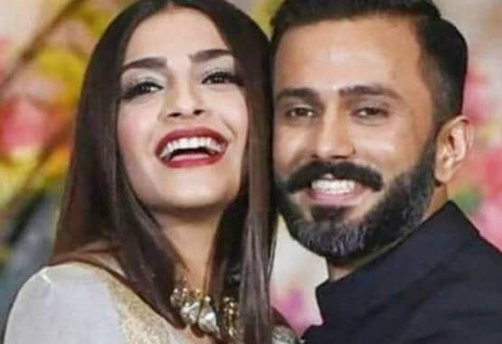 इटली में रोमांटिक हुईं सोनम, लिपलॉक का वीडियो Viral