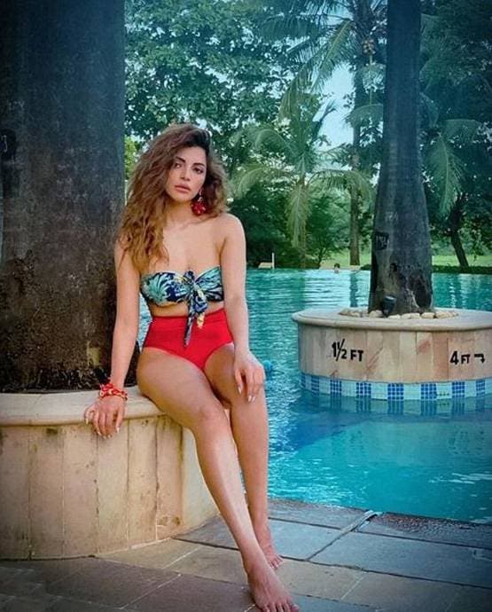 शमा सिकंदर का बोल्ड लुक आया सामने, बिकिनी में तस्वीरें हुई वायरल