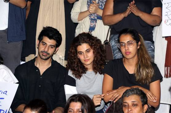 ऋचा चड्ढा से तापसी तक, JNU हिंसा के खिलाफ प्रोटेस्ट में दिखे ये सितारे