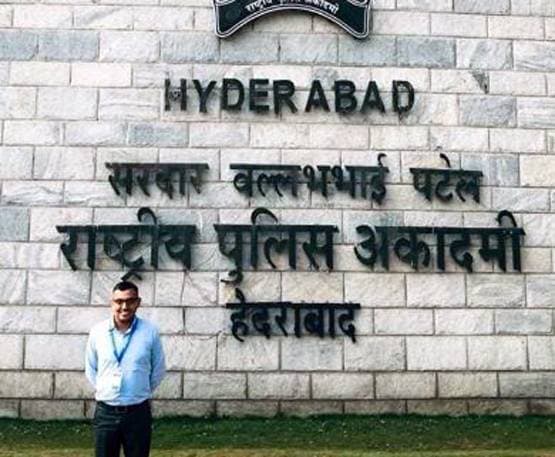 इंग्लिश में दिया UPSC इंटरव्यू, हुआ रिजेक्ट, फिर हिंदी में मारी बाजी