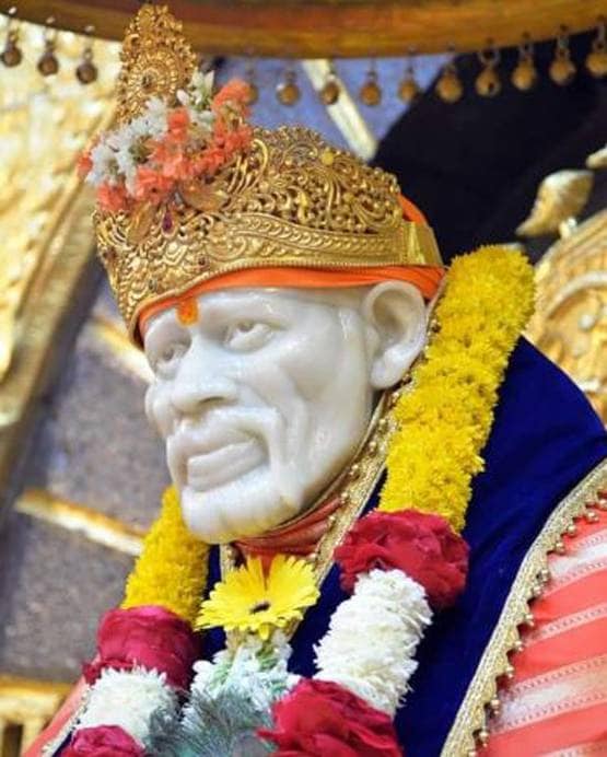 नोटों की गड्डिया चढ़ाते हैं भक्त, जानें- कितनी है शिरडी मंदिर की संपत्ति