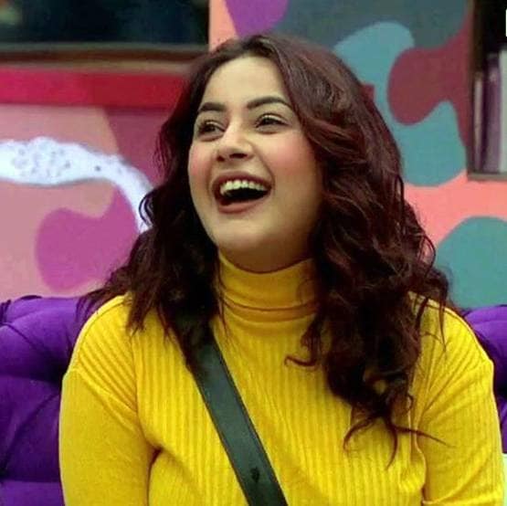 BB 13: गौतम गुलाटी को देख खुशी से झूमीं शहनाज, गले लगाकर किया KISS