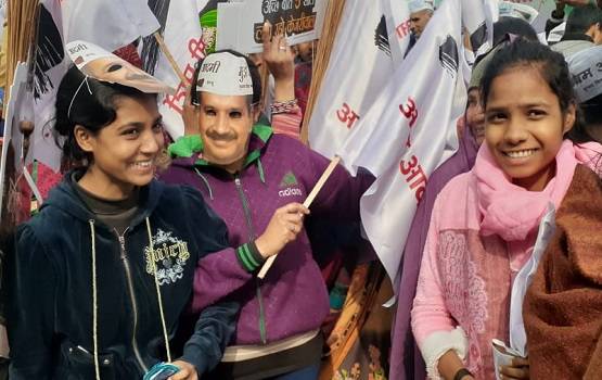 चुनाव प्रचार में उतरी 'केजरीवाल फैमिली', पिता के नक्शेकदम पर IITian बेटी