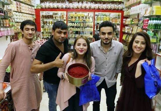 दुबई में एक्ट्रेस श्रेनु-अलीशा का मस्ती भरा हॉलिडे, दिखी खास बॉन्डिंग