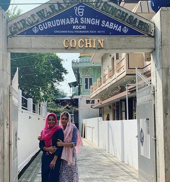 सारा ने मंदिर-मस्जिद-चर्च की तस्वीरें शेयर कर दी नए साल की बधाई