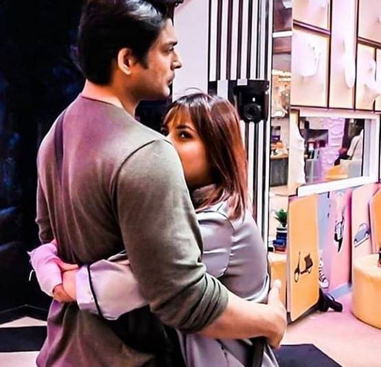 शहनाज ने की लिप Kiss की डिमांड, यूं बहाना बनाकर बचे सिद्धार्थ