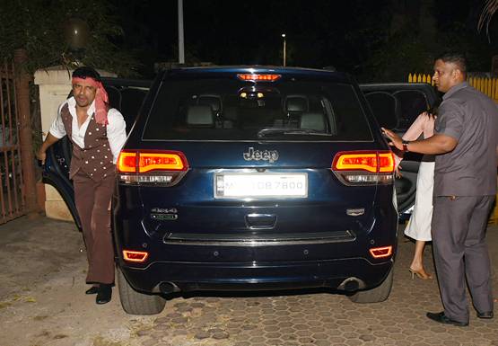 जावेद अख्तर बर्थडे: रेट्रो लुक में सेलेब्स, फरहान ने लिया अमिताभ का गेटअप