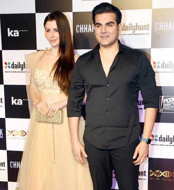 छपाक: स्क्रीनिंग में सितारों का जमावड़ा, रणवीर-दीपिका ने किया KISS