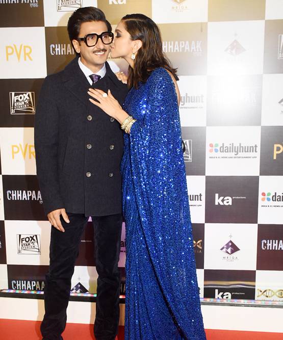 छपाक: स्क्रीनिंग में सितारों का जमावड़ा, रणवीर-दीपिका ने किया KISS