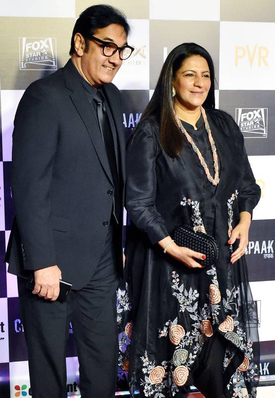 छपाक: स्क्रीनिंग में सितारों का जमावड़ा, रणवीर-दीपिका ने किया KISS