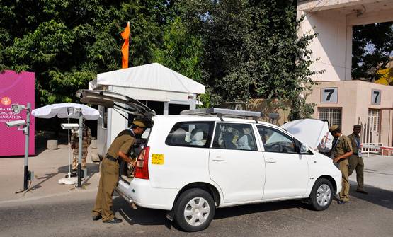 क्या है पुलिस कमिश्नरी सिस्टम, IAS के सामने पावरफुल खाकी