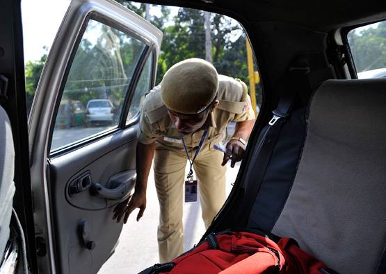 क्या है पुलिस कमिश्नरी सिस्टम, IAS के सामने पावरफुल खाकी