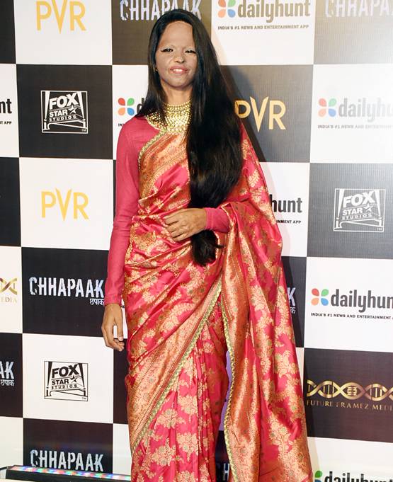 छपाक: स्क्रीनिंग में सितारों का जमावड़ा, रणवीर-दीपिका ने किया KISS