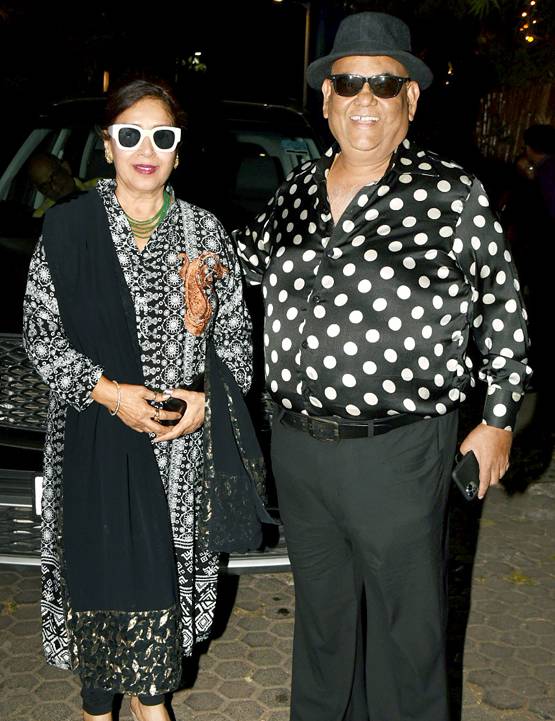 जावेद अख्तर बर्थडे: रेट्रो लुक में सेलेब्स, फरहान ने लिया अमिताभ का गेटअप