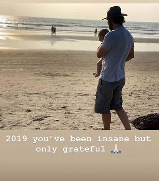 अर्जुन रामपाल का गर्लफ्रेंड संग रोमांस, न्यू ईयर पर ऐसा दिखा अंदाज