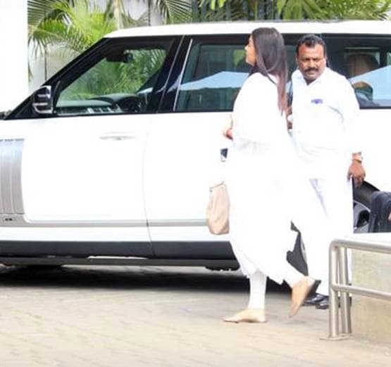 ऋतु नंदा का अंतिम संस्कार, अमिताभ बच्चन परिवार संग रवाना