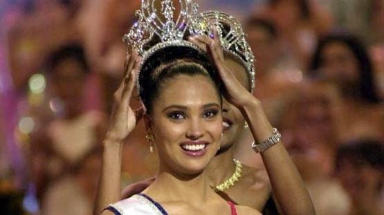 जीनत अमान से ऐश्वर्या तक, कुछ ऐसा रहा है बॉलीवुड में विश्व सुंदरियों का सफर