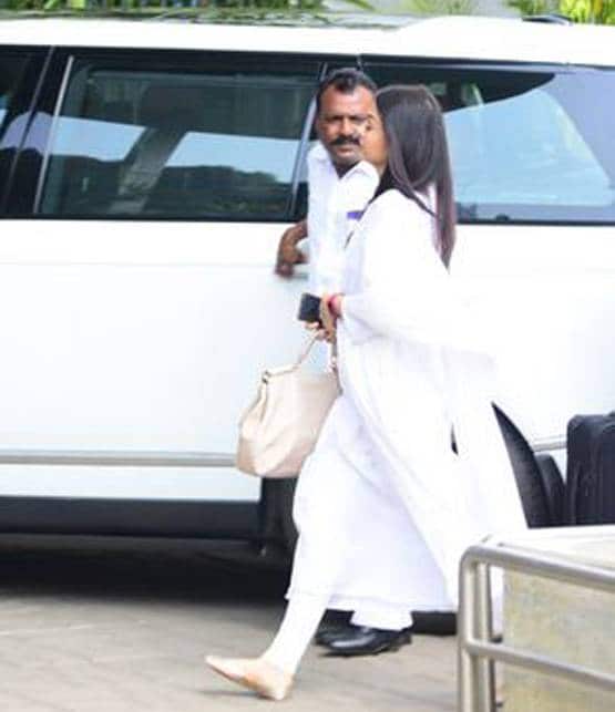 ऋतु नंदा का अंतिम संस्कार, अमिताभ बच्चन परिवार संग रवाना