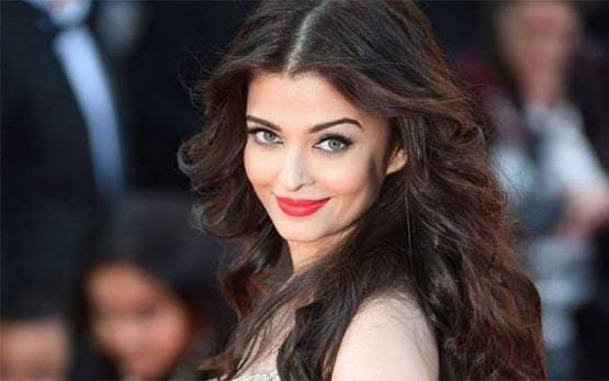 जीनत अमान से ऐश्वर्या तक, कुछ ऐसा रहा है बॉलीवुड में विश्व सुंदरियों का सफर