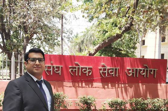 सताता था हिंदी का भूत, 2 बार फेल, बॉलीवुड फिल्में देख बने IAS