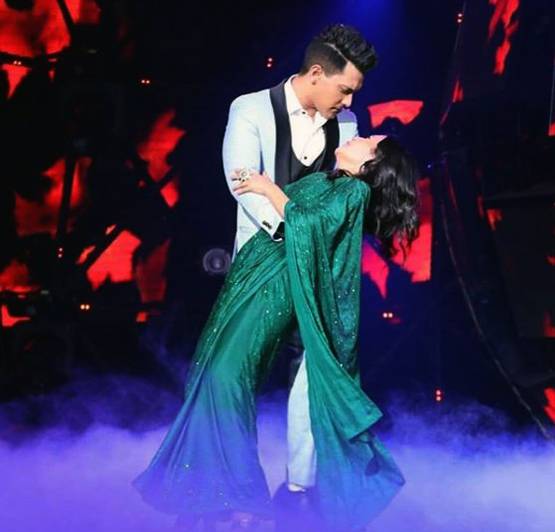 Indian Idol 11: 'शादी' से पहले नेहा-आदित्य का रोमांटिक डांस, तस्वीरें