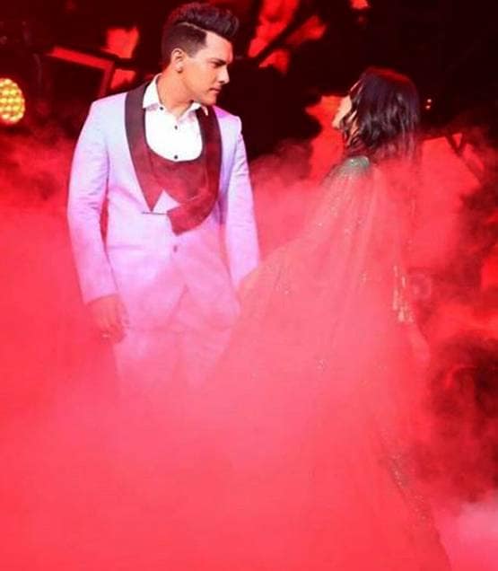 Indian Idol 11: 'शादी' से पहले नेहा-आदित्य का रोमांटिक डांस, तस्वीरें