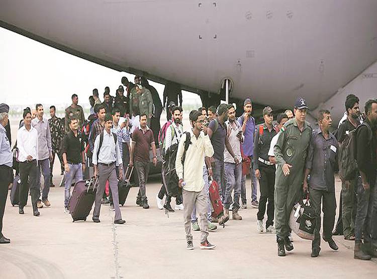 ईरान-US युद्ध हुआ तो क्या फिर Airlift होंगे लाखों भारतीय?