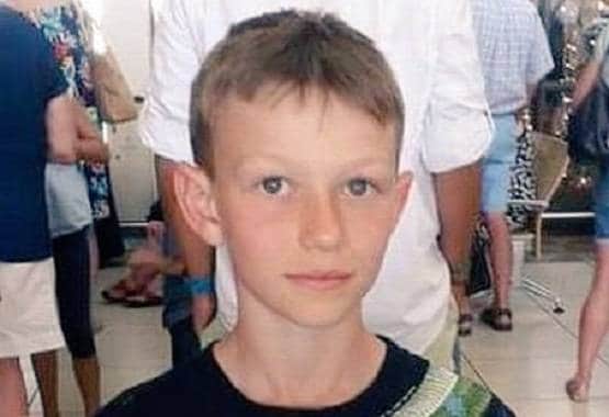 बच्चे की टी-शर्ट पर अजगर, एयरपोर्ट पर देख अधिकारियों के उड़े होश