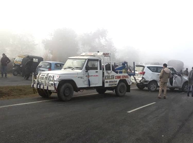 1,2,3,4....12 जब एक के पीछे एक भिड़ती गई गाड़ियां, देखते रह गए लोग