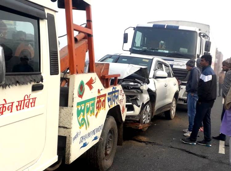 1,2,3,4....12 जब एक के पीछे एक भिड़ती गई गाड़ियां, देखते रह गए लोग