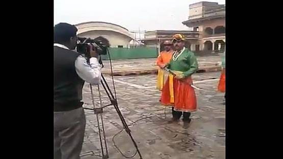 शहंशाह बना रिपोर्टर, शाही अंदाज में शूट, PAK के इस वीडियो पर लोग लोटपोट