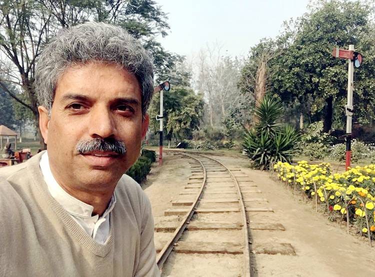 शहंशाह बना रिपोर्टर, शाही अंदाज में शूट, PAK के इस वीडियो पर लोग लोटपोट