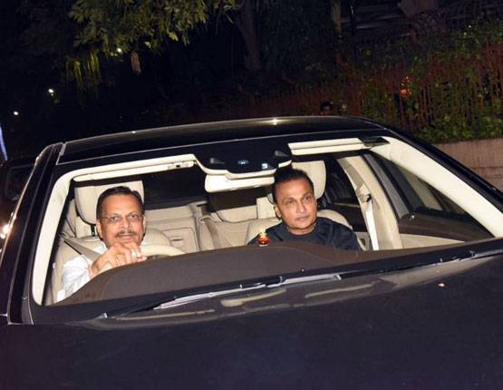 मुंबई के अस्पताल में शिफ्ट हुईं शबाना आजमी, मिलने पहुंचा परिवार