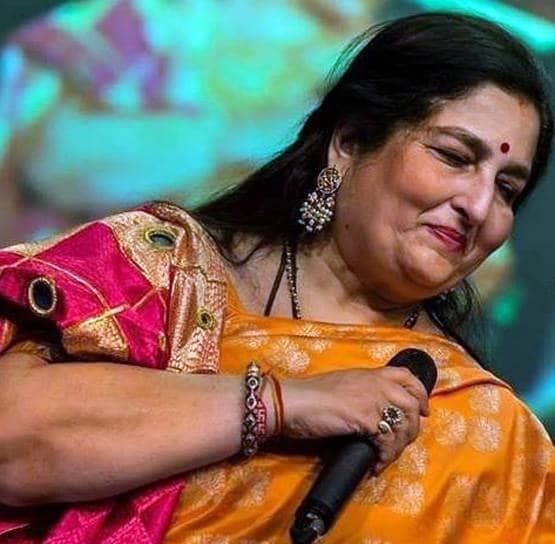 अनुराधा पौडवाल पर 50 करोड़ का केस, महिला ने किया बेटी होने का दावा