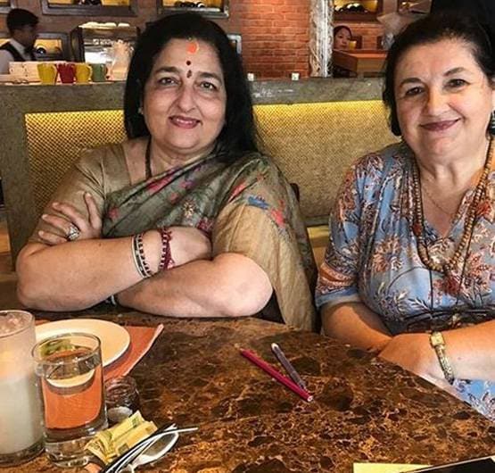 अनुराधा पौडवाल पर 50 करोड़ का केस, महिला ने किया बेटी होने का दावा