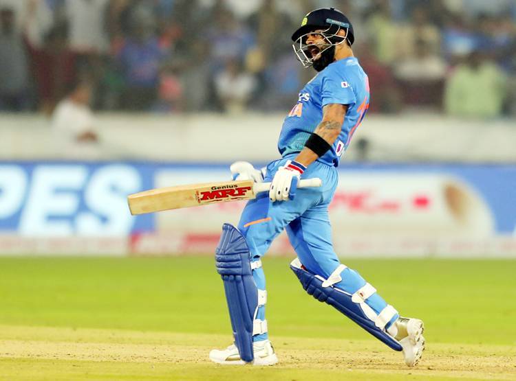 कोहली ने ध्वस्त किया रिकॉर्ड, इस मामले में रिकी पोंटिंग को छोड़ा पीछे