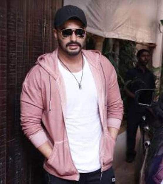 KISS करते हुए अर्जुन-मलाइका की पहली तस्वीर वायरल