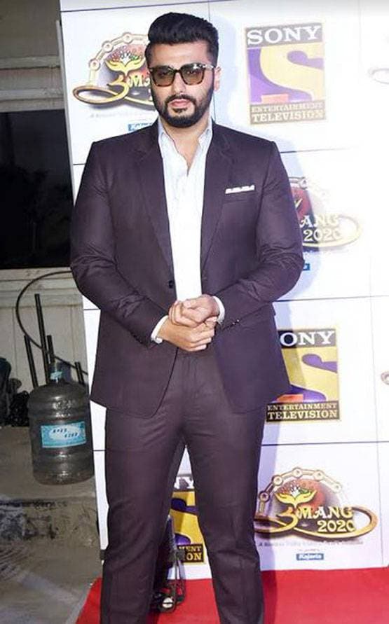 Umang 2020: सारा का ट्रैडिशनल लुक, कैजुअल वियर में दिखे कार्तिक