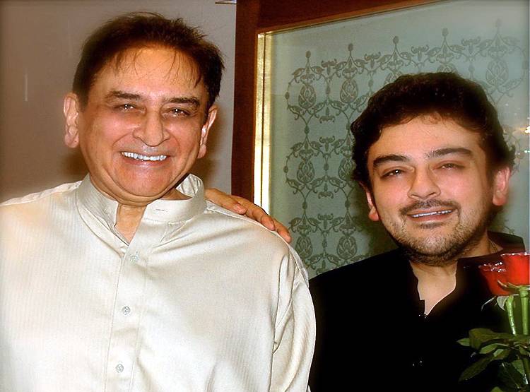 अदनान सामी के पिता को आज भी हीरो मानता है PAK, भारत पर बरसाए थे बम