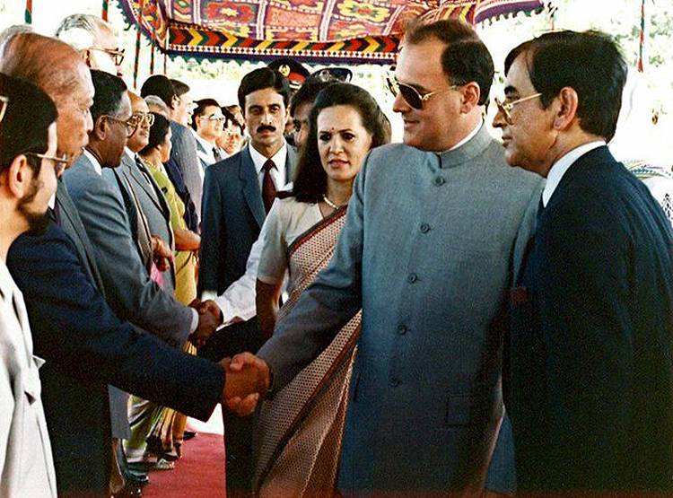 अदनान सामी के पिता को आज भी हीरो मानता है PAK, भारत पर बरसाए थे बम