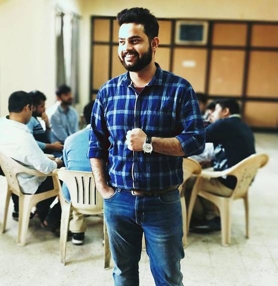 8 बार फेल, इंजीनियरिंग में 56% नंबर, फिर इस तरह बना UPSC टॉपर