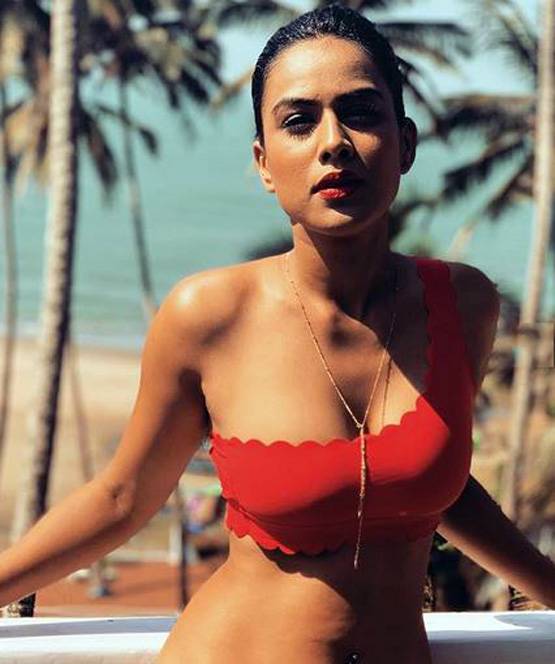 मौनी से भू‍मि तक, सोशल मीडिया पर वायरल एक्ट्रेसेस का बिकिनी अवतार