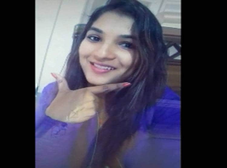 दो लड़कों से परेशान थी युवती, लाइव वीडियो कॉलिंग पर लगाई फांसी